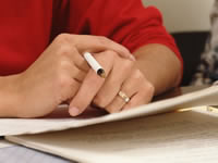 Μεταφράσεις μέσα από επιμελή και σχολαστική ανθρώπινη εργασία και όχι με αυτοματοποιημένα μηχανικά συστήματα Μεταφράσεις μέσα από επιμελή και σχολαστική ανθρώπινη εργασία